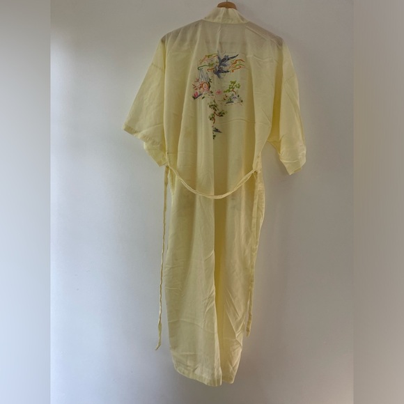 Vintage Yellow Women's Embroidered Kimono Robe size M - Picture 5 of 10